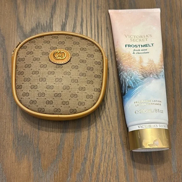 Gucci Coin/Credit Card Purse - Picture 2 of 16